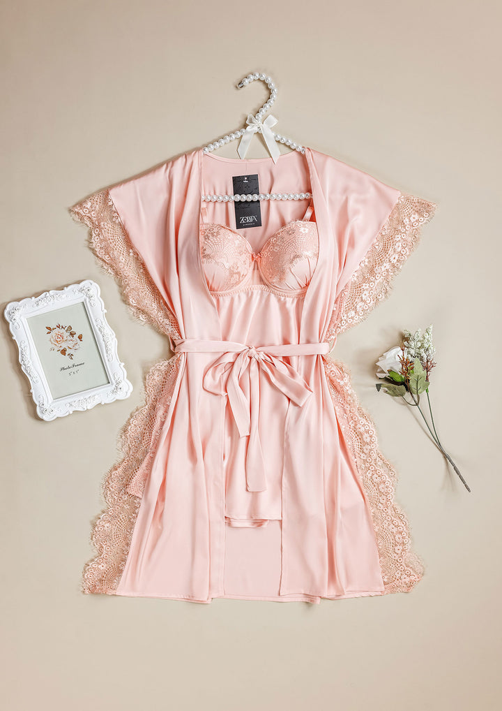 روب ساتان بحواف دانتيل