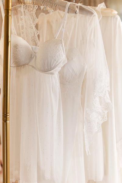 جموعة أطقم الابيض للعروس وتعتبر أساسي في جهاز ملابس النوم للعروس