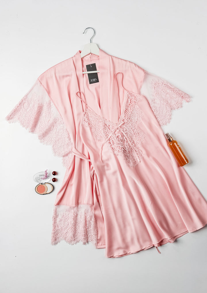 طقم روب ساتان بحواف دانتيل